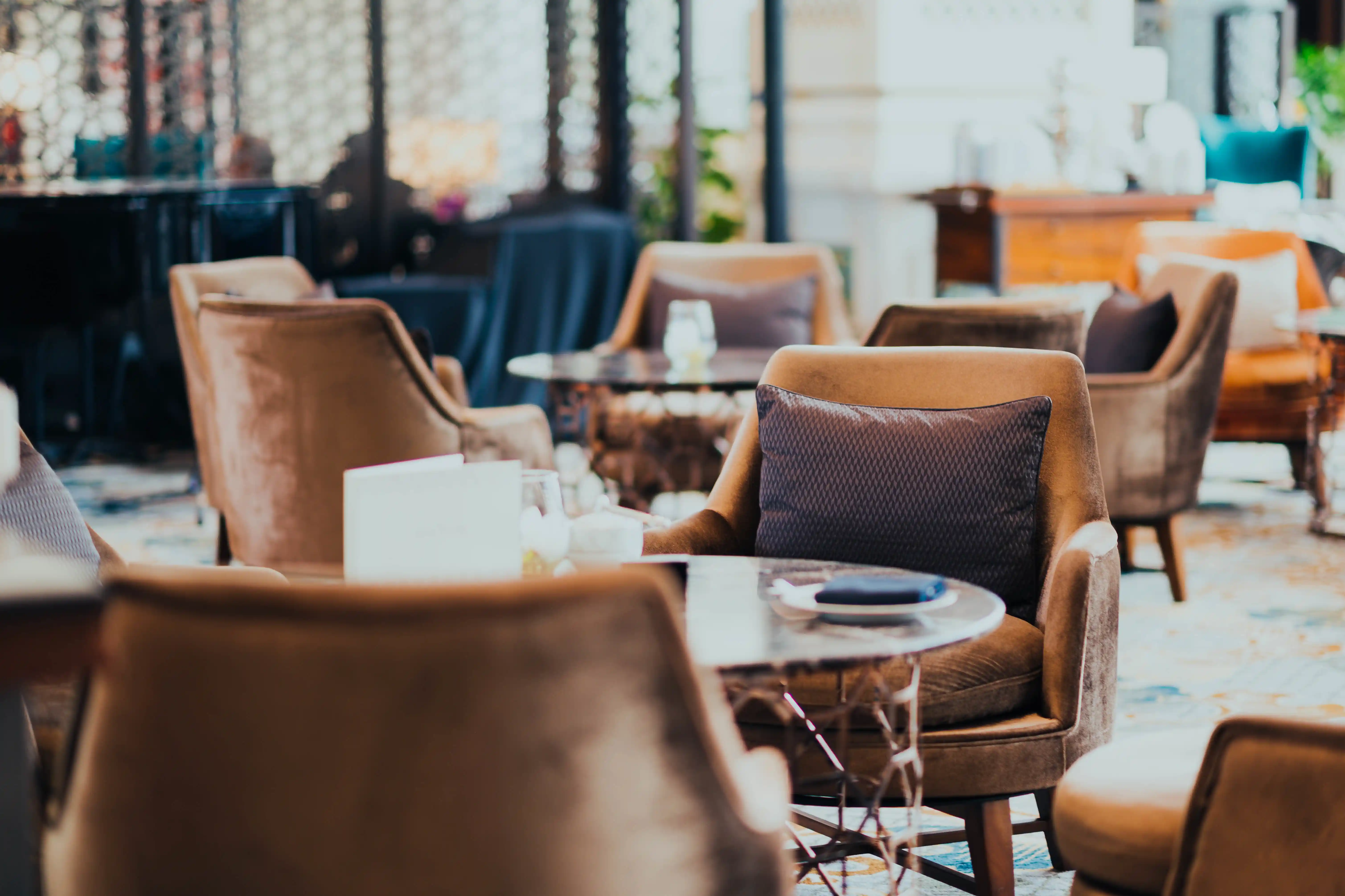 A&ccedil;ık ve Kapalı Alanlar İ&ccedil;in Uyumlu Horeca Mobilya &Ccedil;&ouml;z&uuml;mleri